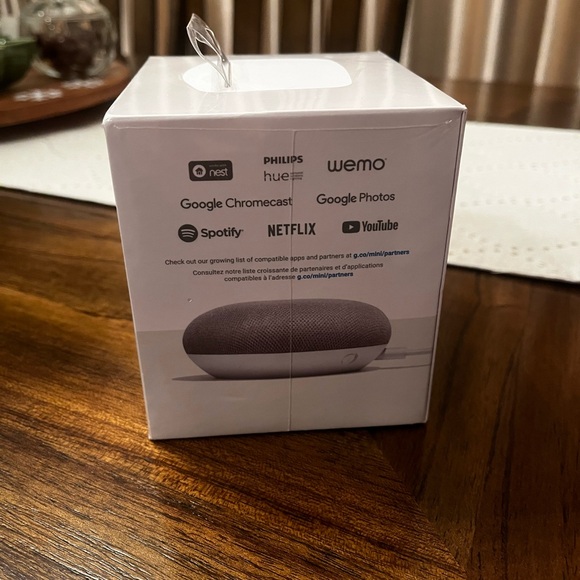 Google Home Mini - Picture 2 of 4
